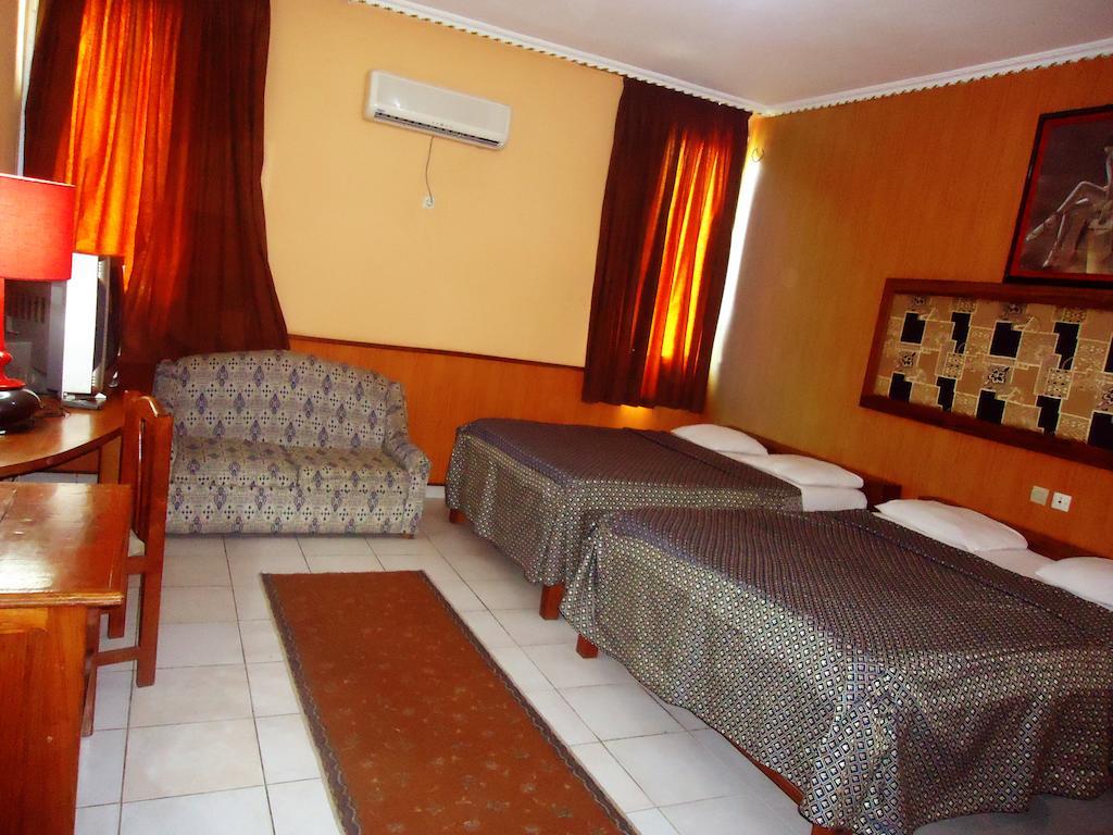 Saffana Hotel Douala Zimmer foto